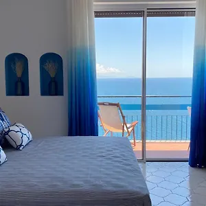 https://la-marea-appartamento-panoramico-amalfi.hotels-amalfi.com