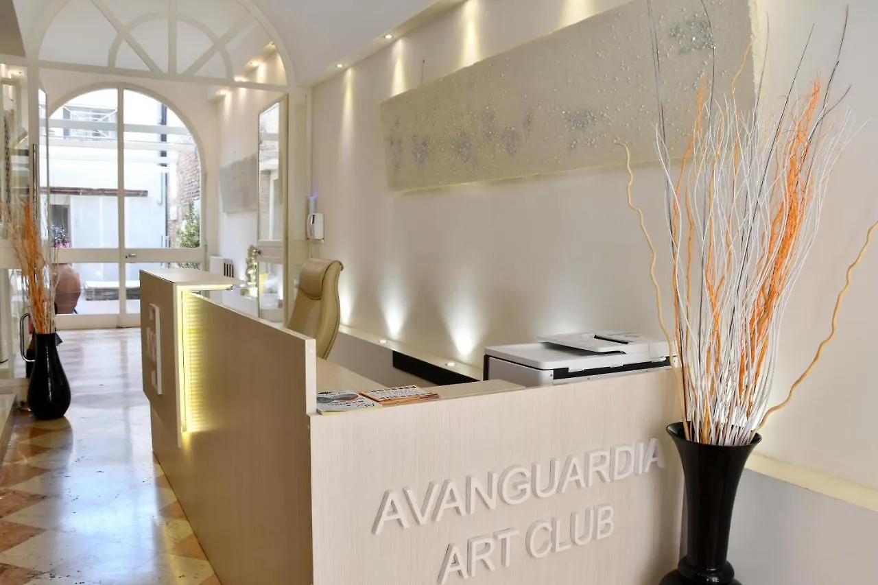Avanguardia Art Club Ferrara 0*,